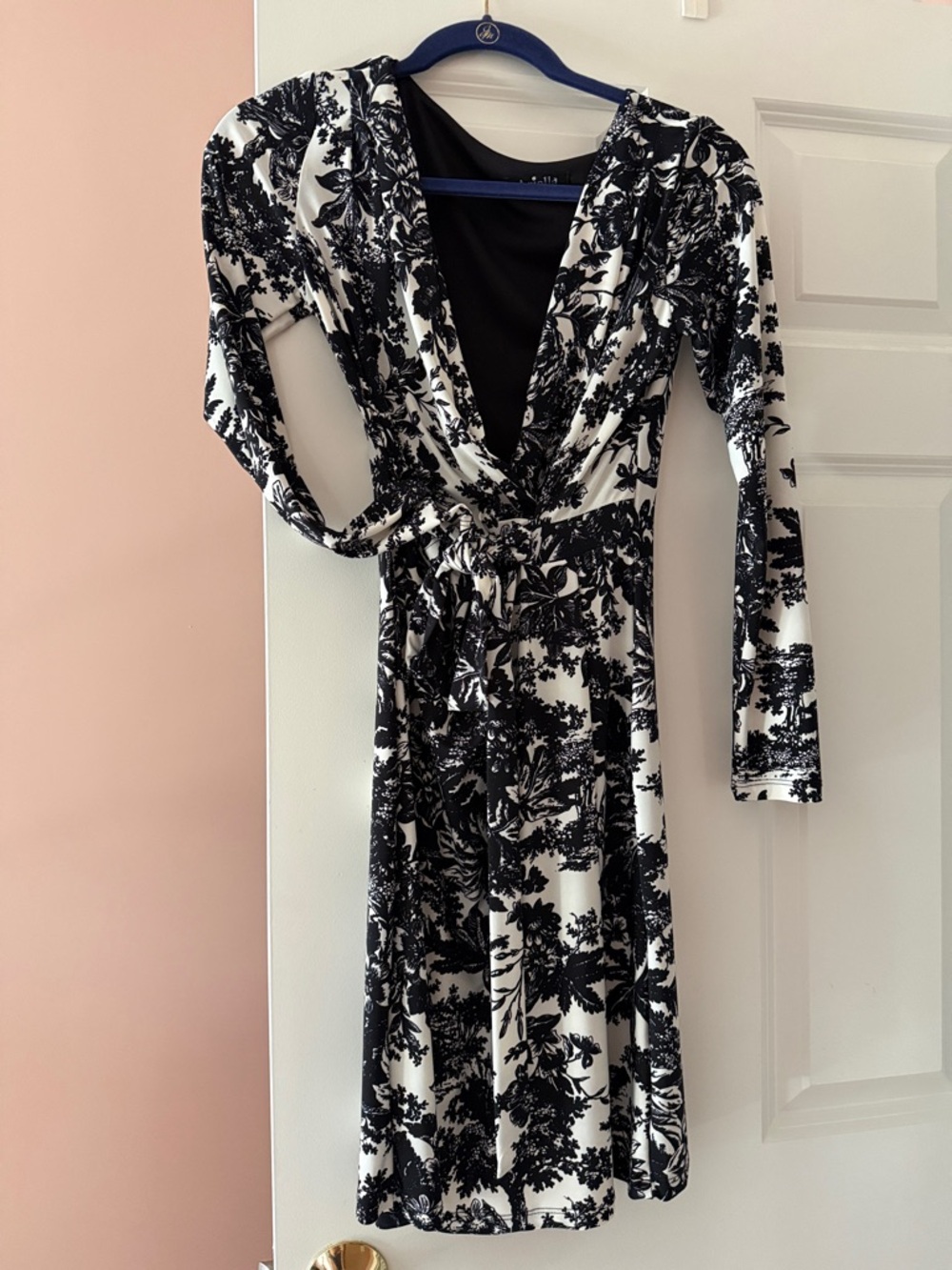 Black & White Floral Wrap Dress with Tie Waist - Women's Long Sleeve